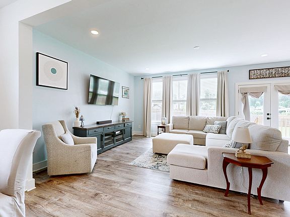 4th image of 1017 Scenic View Ct