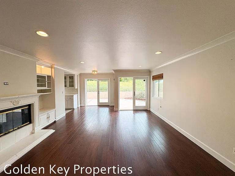 3274 San Tomas Dr — Photo 16