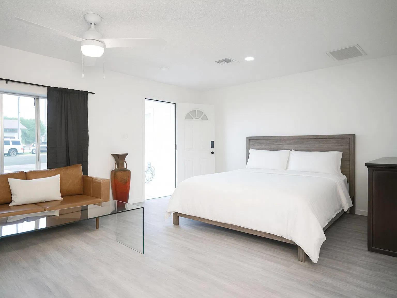 Studio, 450 sqft, $1,995 — Photo 3