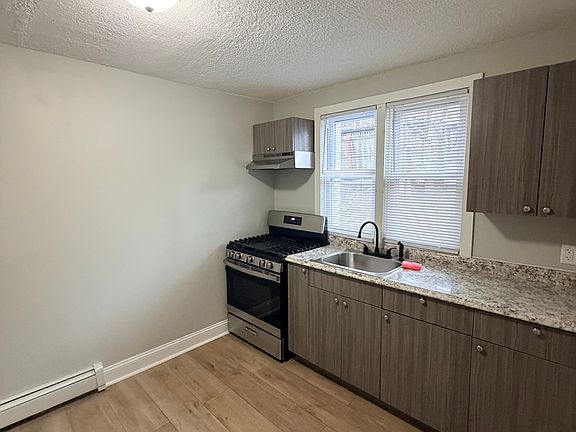 3rd image of 323 Quinnipiac Ave #3-B