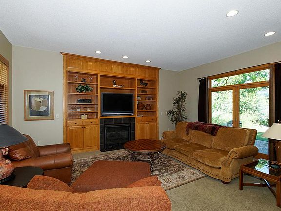 3rd image of 621 Cascade Dr