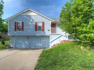 1427 NW Foxboro Rd, Blue Springs, MO 64015