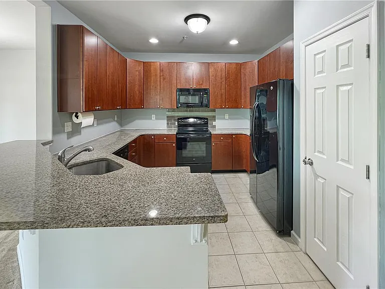280 Milkweed Dr — Photo 3