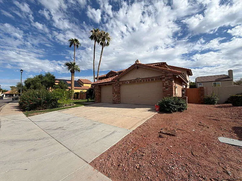 4 bed, 4.0 bath, 3400 sqft, $2,995 — Photo 3