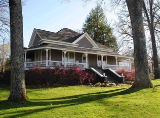 303 N Garrett St, Central, SC 29630