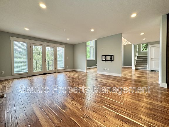 3rd image of 6420 SE Mabel Ave