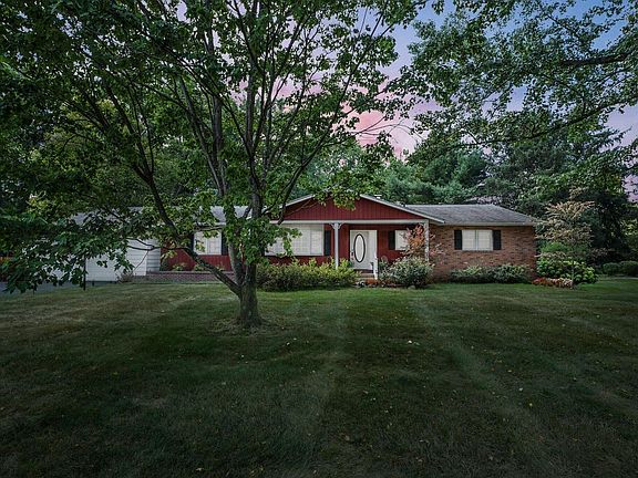 2nd image of 715 Hawthorne Dr