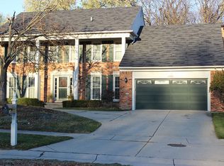 2862 Cedar Ridge Dr, Troy, MI 48084