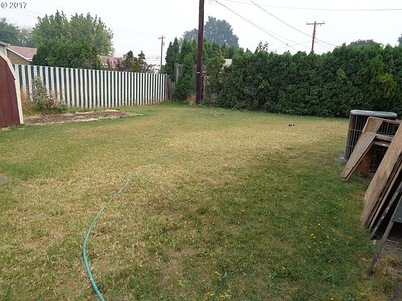 3rd image of 831 Garden Ct