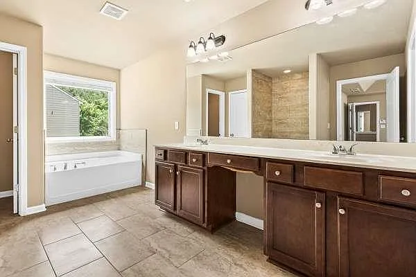 3920 Lake Manor Way — Photo 13