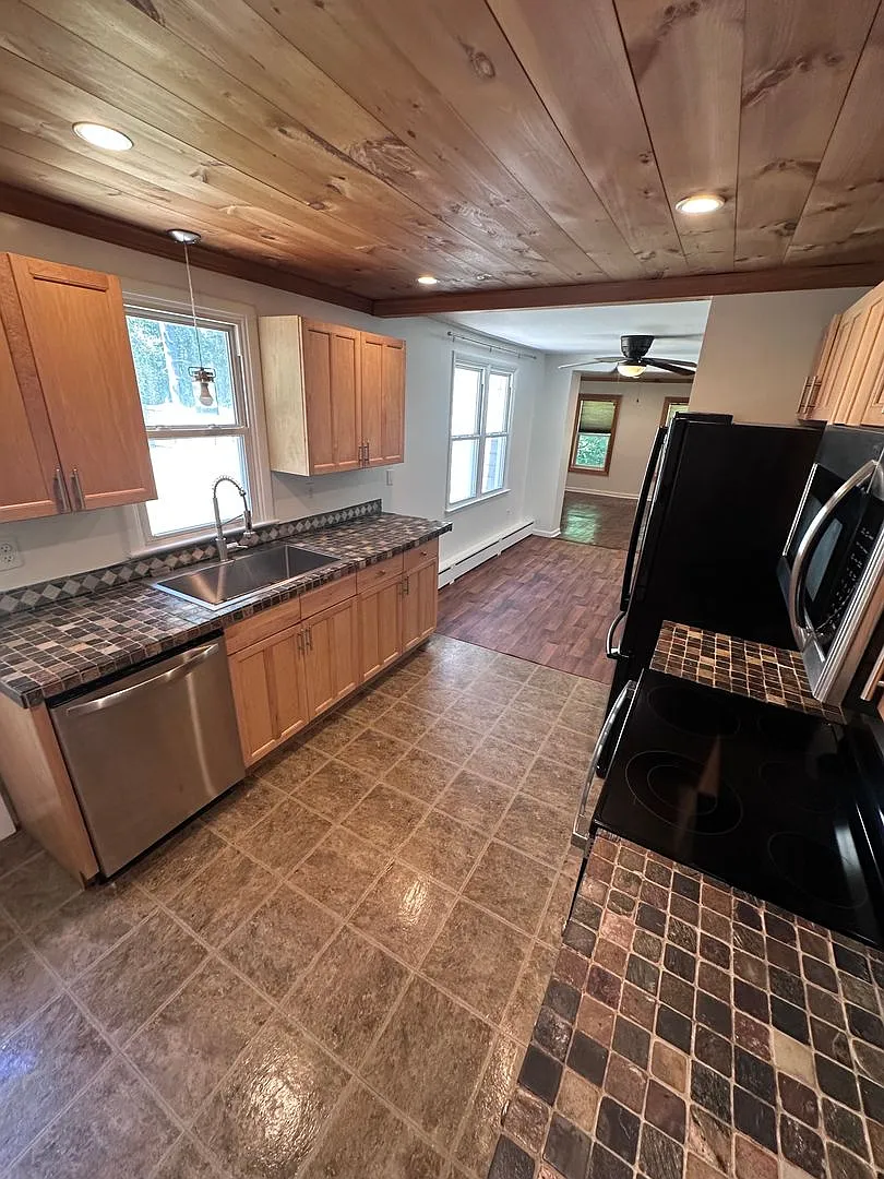 Single-Family Rental in Cazenovia - Move In Ready! — Photo 4