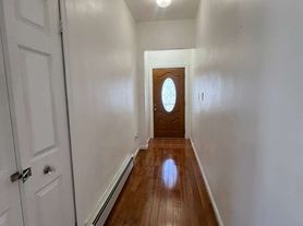 192 Queen Anne Rd, Bogota, NJ