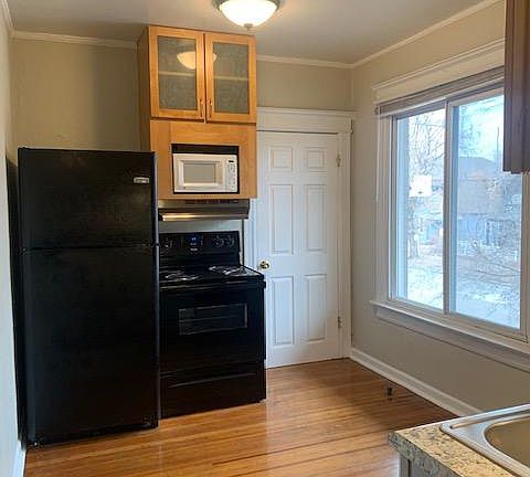 4th image of 299 S Lincoln St #2