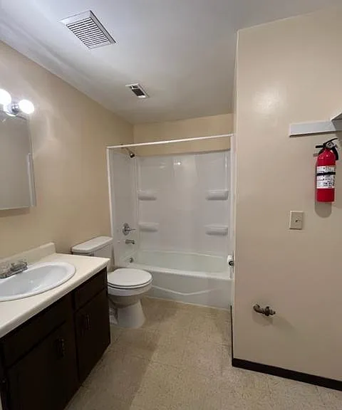 504 E Cook Rd — Photo 15
