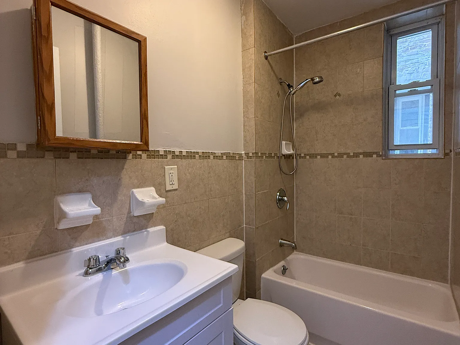 1 bed, 700 sqft, $1,850 — Photo 3