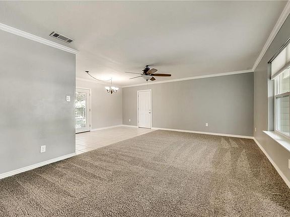 4th image of 660 Pine St