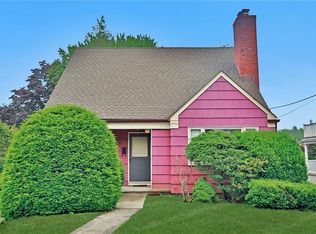 32 Shelley Ave, Valhalla, NY 10595