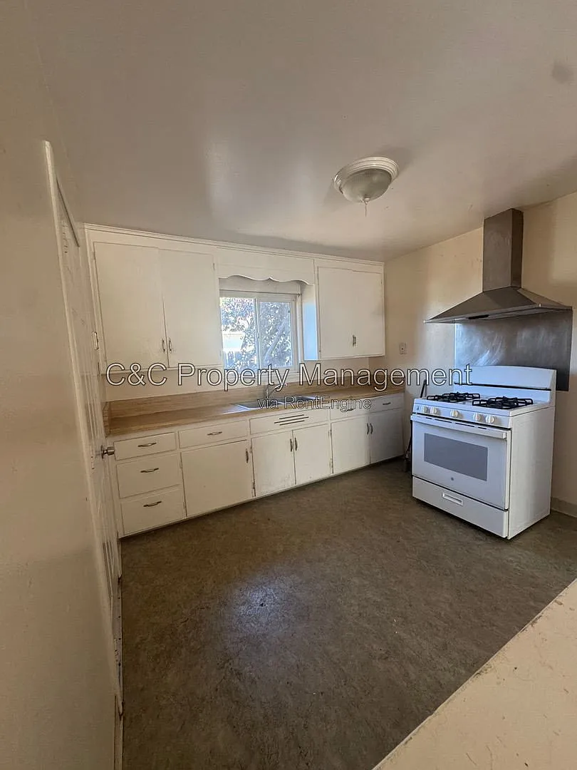 2 bed, 1.0 bath, 676 sqft, $2,600 — Photo 2