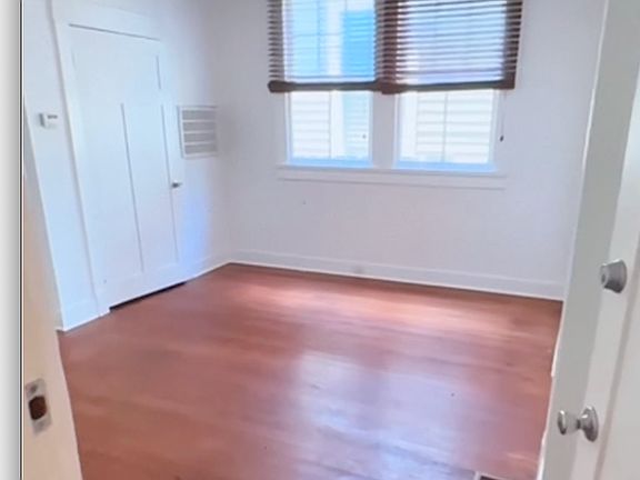 4th image of 5018-1B Loyola Ave #2