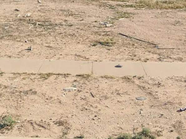 405 Monterrey St, Carlsbad, NM 88220