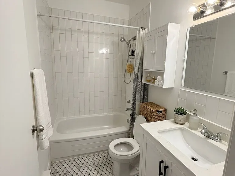 968 Bathurst St #4 — Photo 10