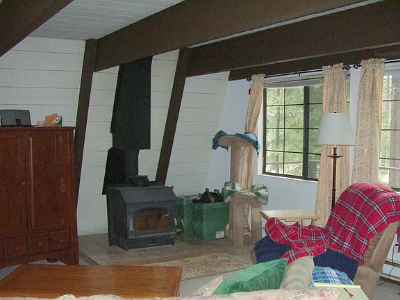 More of the living room 