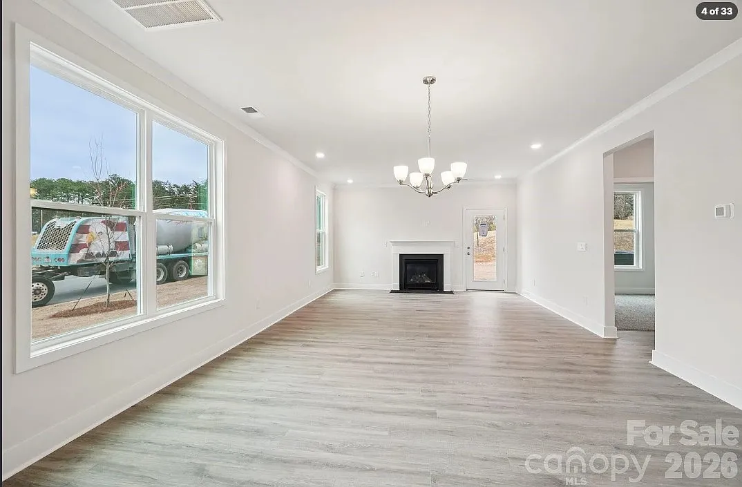 4 bed, 2570 sqft, $2,650 — Photo 3