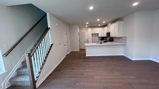 2 bed, 1200 sqft, $3,200 — Photo 3