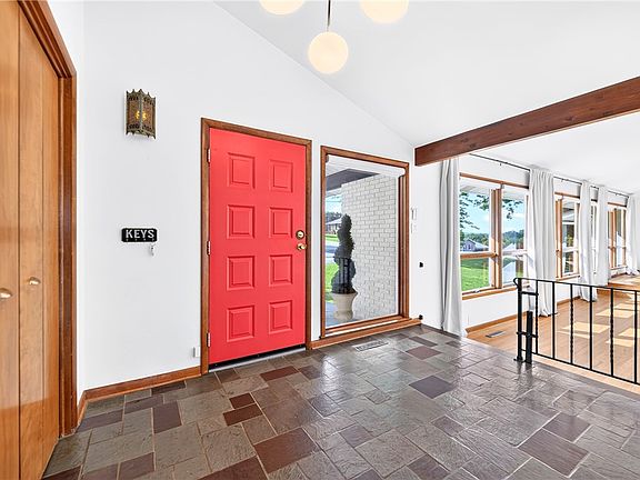 5th image of 110 Beech Dr