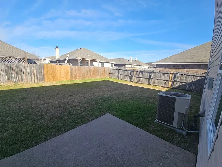 1432 Lauren Dr — Photo 31