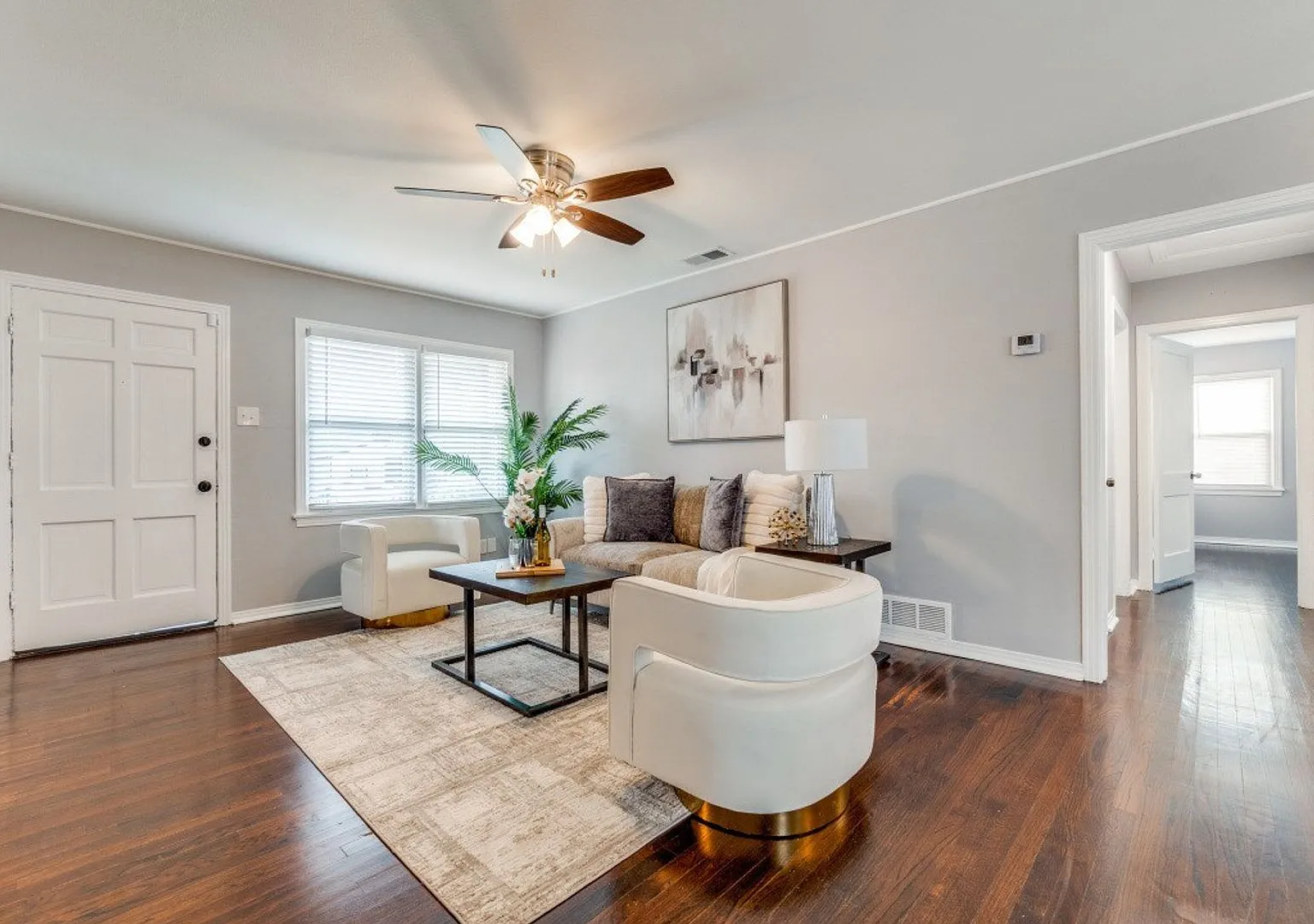 Charming 3-bedroom, 1-bathroom home located in the heart of Dallas, TX. — Photo 3