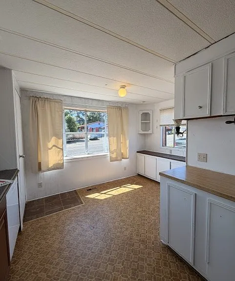110 W Veterans Ave — Photo 2