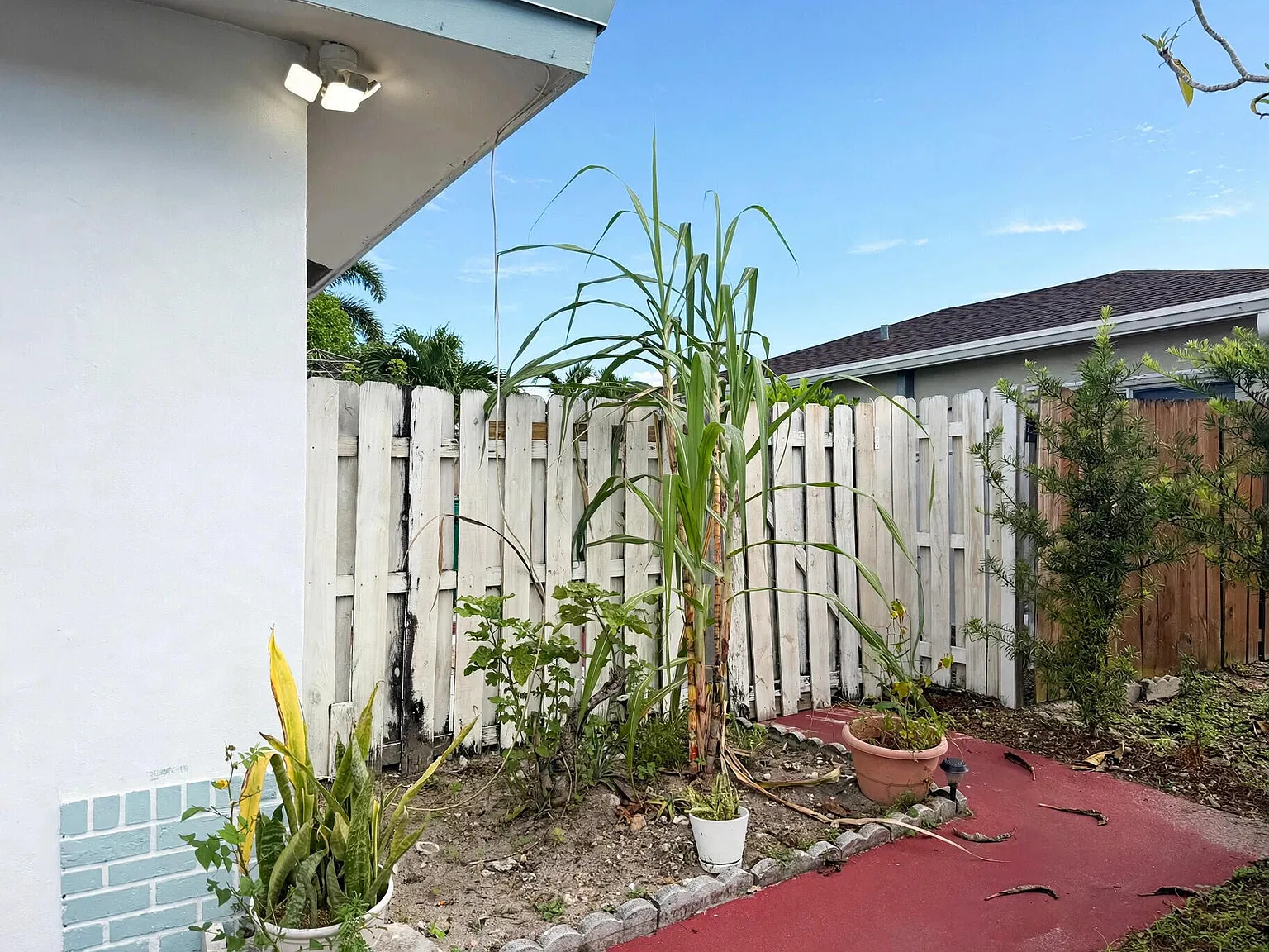4 bed, 2.0 bath, 450 sqft, $1,300 — Photo 2