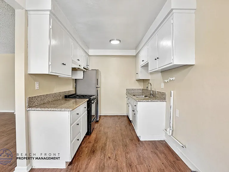 2521 Mathews Ave — Photo 2