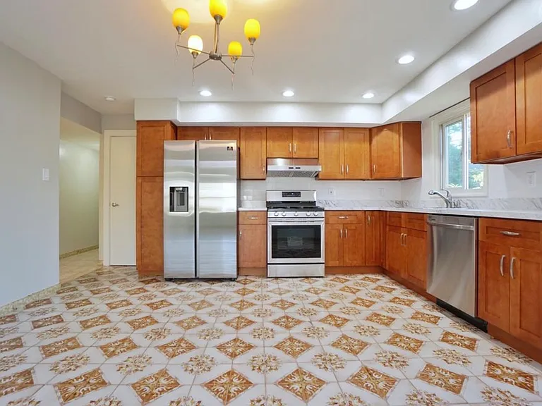 Arlene St — Photo 1