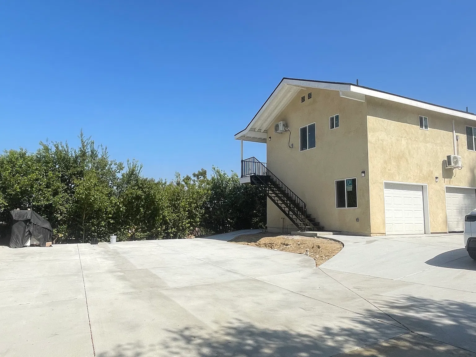 3 bed, 1200 sqft, $3,400 — Photo 2