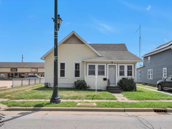 46 N Locust St, Manteno, IL 60950