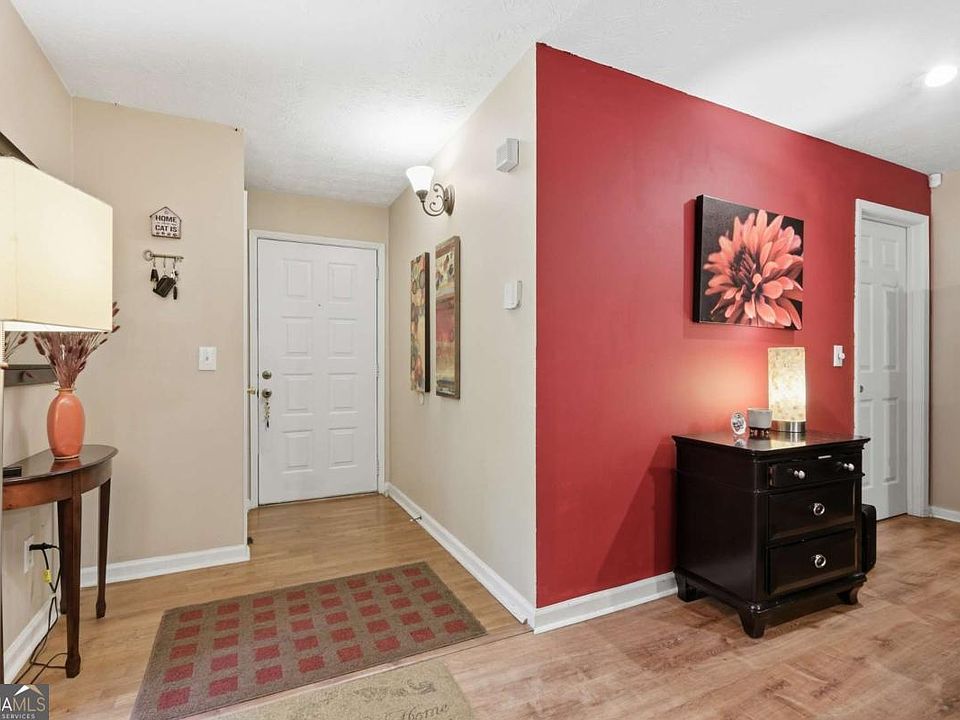 1st image of 4012 Woodridge Way