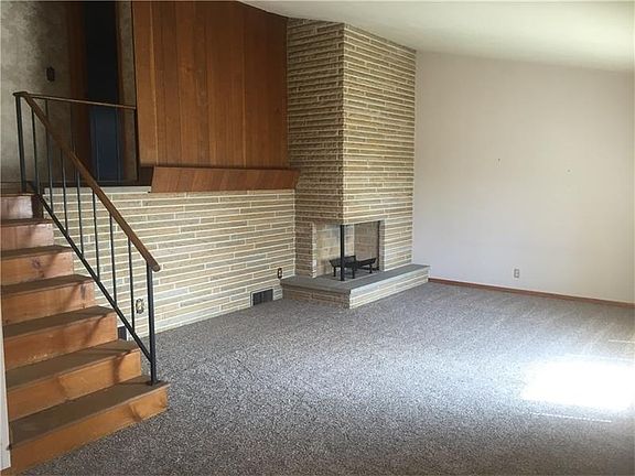 2nd image of 636 Richmond Dr