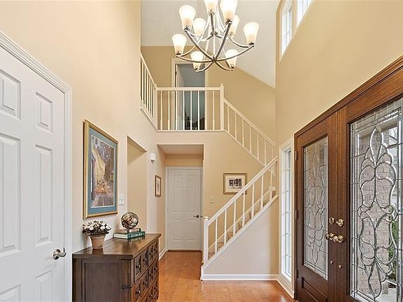 4th image of 5550 Beverly Ct