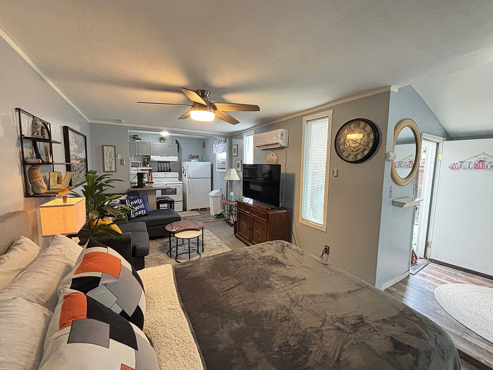 1st image of 2202 N Vagedes Ave #A