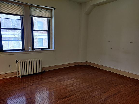 5th image of 250 S 13th St APT 2C