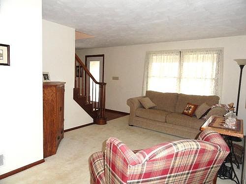 5th image of 671 Adele Dr