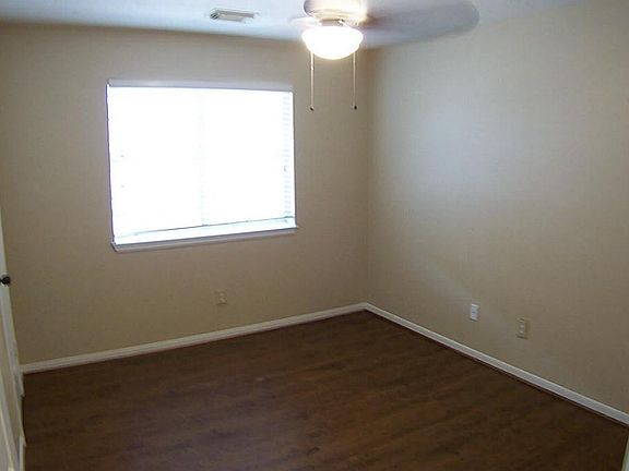 5th image of 7307 Oak Walk Dr