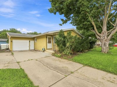 2423 O Ave NW, Cedar Rapids, IA, 52405