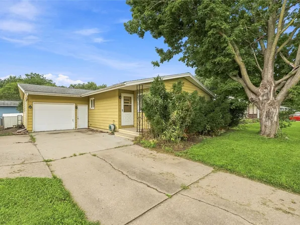 2423 O Ave NW, Cedar Rapids, IA 52405