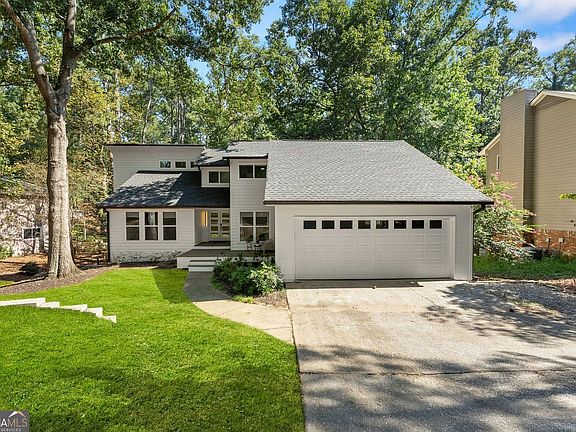 2nd image of 3040 Roxburgh Dr