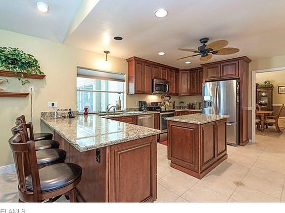 5th image of 333 Henley Dr