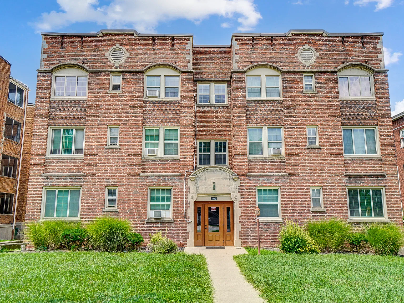 2560 Madison Rd — Photo 2