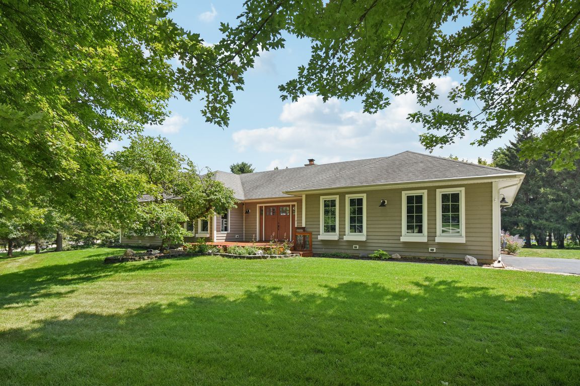 4N315 Whirlaway Dr-S1408-001.jpg